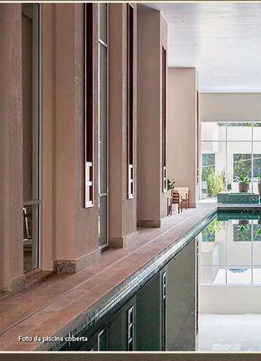 Foto da piscina coberta