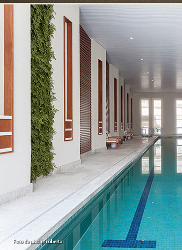 Foto da piscina coberta